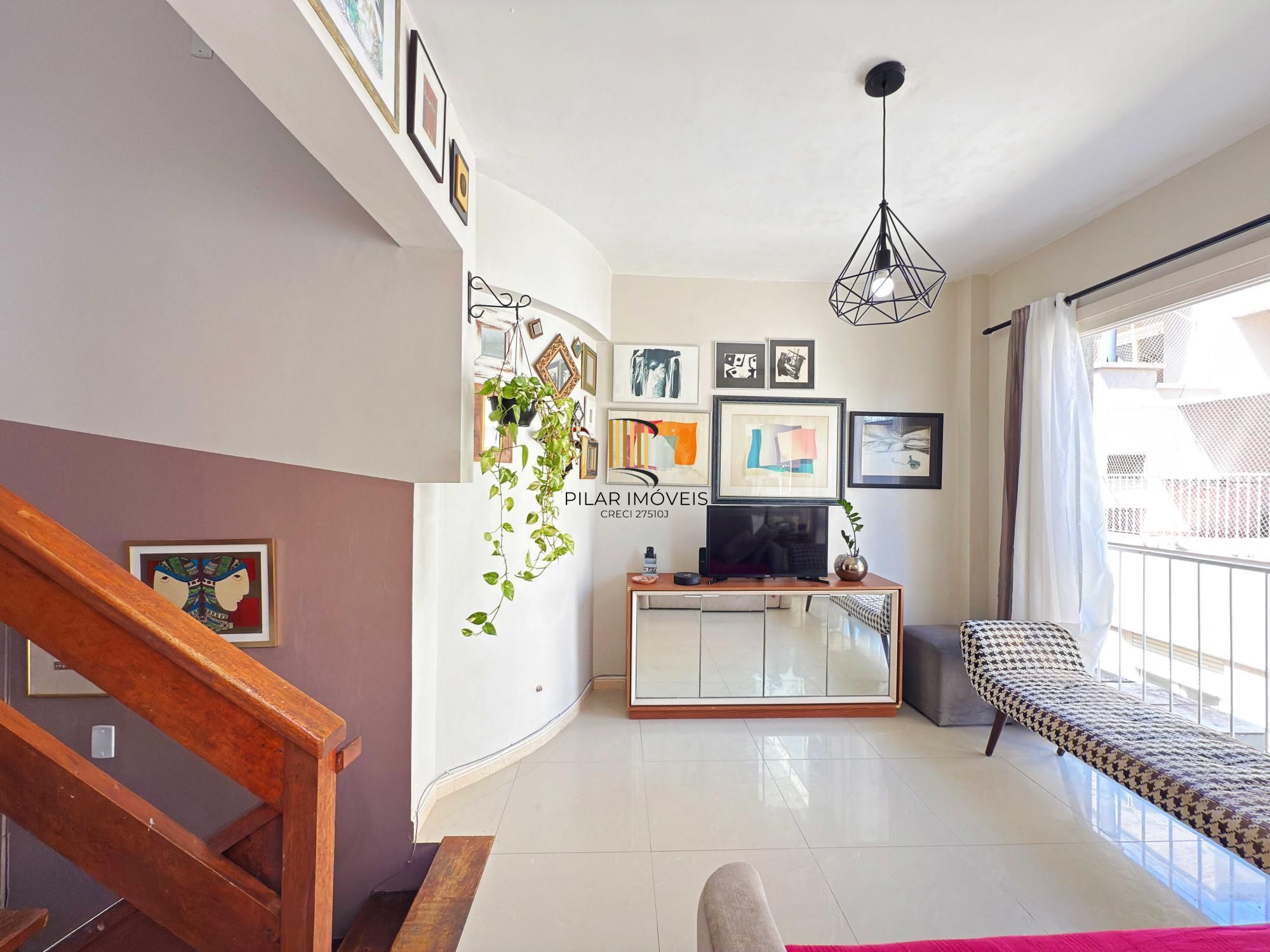 Triplex 4 dormitórios no bairro Pedra Redonda