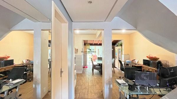 Casa em Porto Alegre, no bairro Cavalhada, com 2 dormitório(s), e 2 banheiros, à