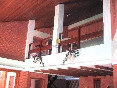 Casa em Porto Alegre, no bairro Jardim Isabel, com 4 dormitório(s), à venda.