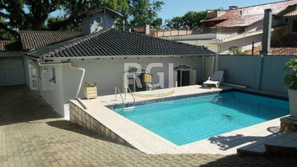 Casa para Venda - 340m², 3 dormitórios, sendo 2 suites, 6 vagas - Jardim Isabel