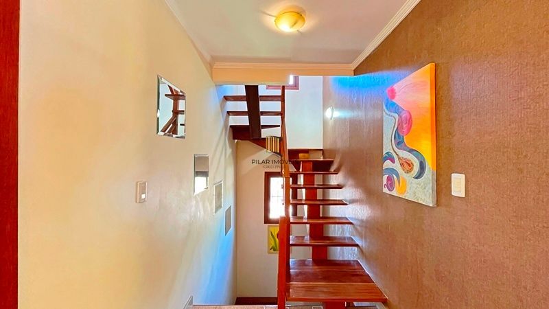 Sobrado 4 dormitórios à venda Camaquã Porto Alegre/RS