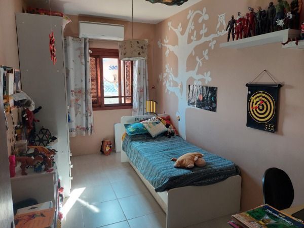 Sobrado em Porto Alegre, no bairro Espírito Santo, com 3 dormitório(s), e 3 banh