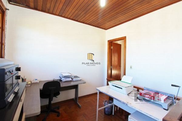 Sobrado em Porto Alegre, no bairro Vila Nova, com 3 dormitório(s), e 3 banheiros