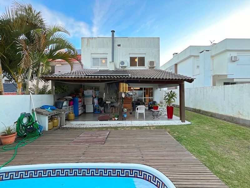 **Residência á venda no Condomínio Mountain ville  RS**