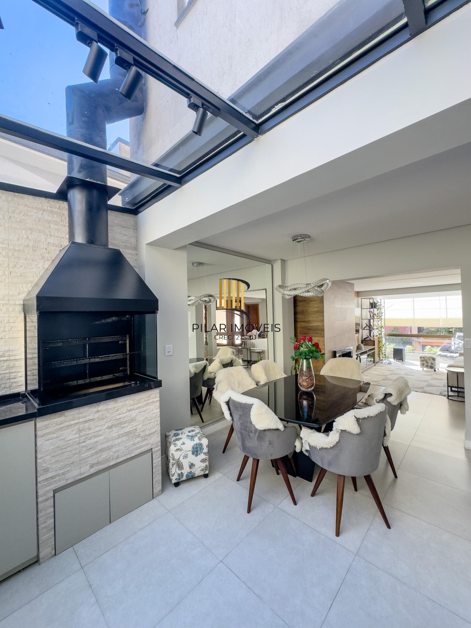 Casa em Condomínio com 3 dormitórios no bairro Vila Conceição.