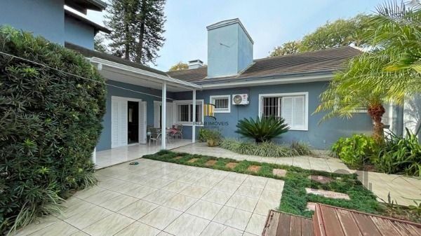 Casa em Porto Alegre, no bairro Ipanema, e 0 banheiros, à venda.