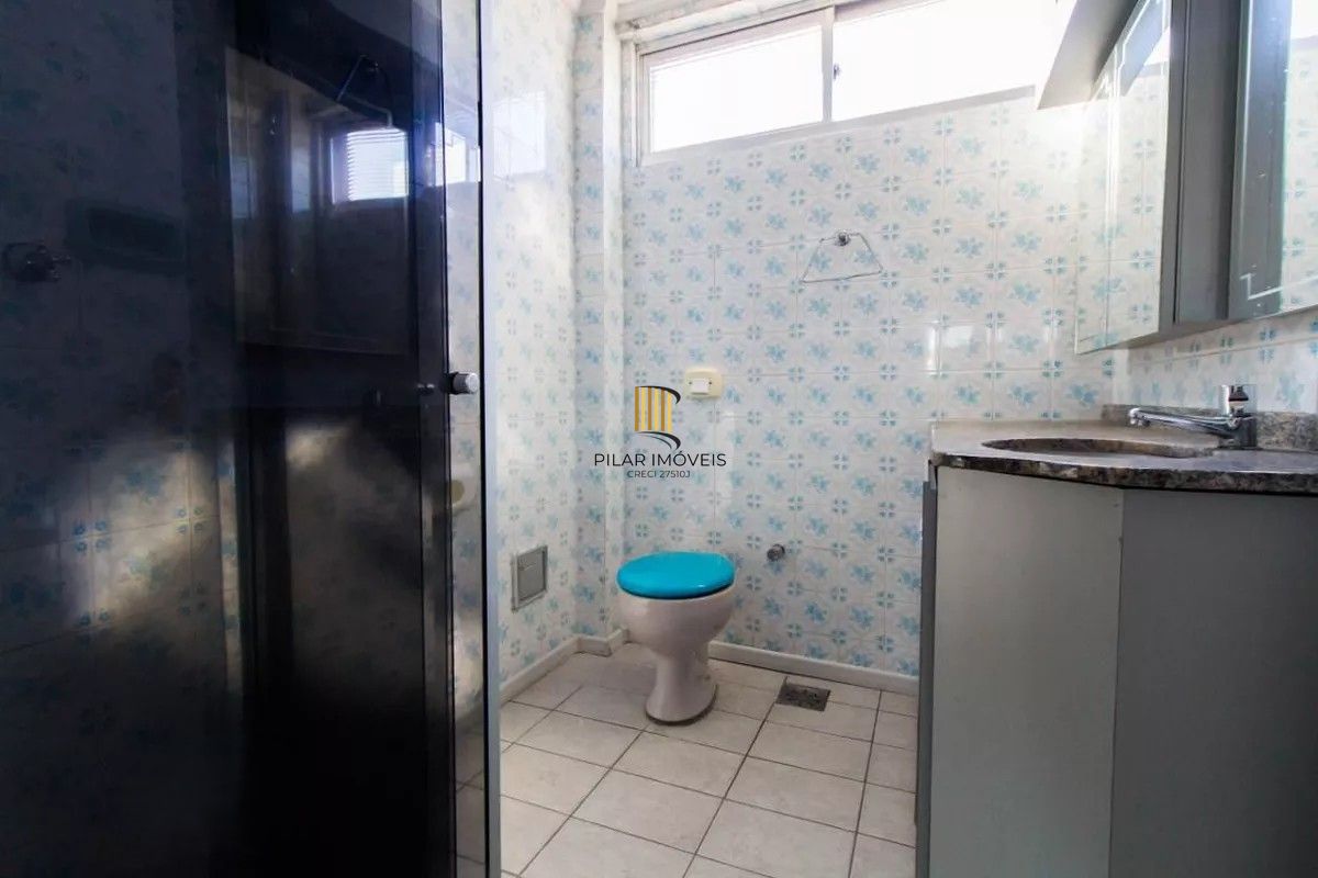 Ótimo apartamento no Menino Deus com 76,48m2 de área privativa, 3 dormitórios e 2 banheiros.