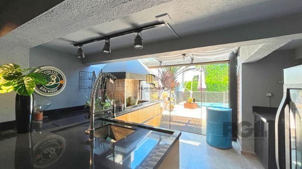 Casa em Porto Alegre, no bairro Aberta dos Morros, com 3 dormitório(s), e 3 banh