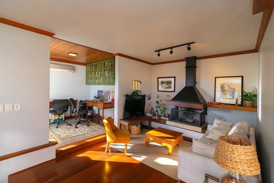 Cobertura ensolarada no coração de Petrópolis — 2 (ou 3) dormitórios + 1 vaga escriturada