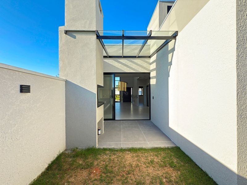 Espetacular Residência térrea com 3 dormitórios no bairro Hípica.