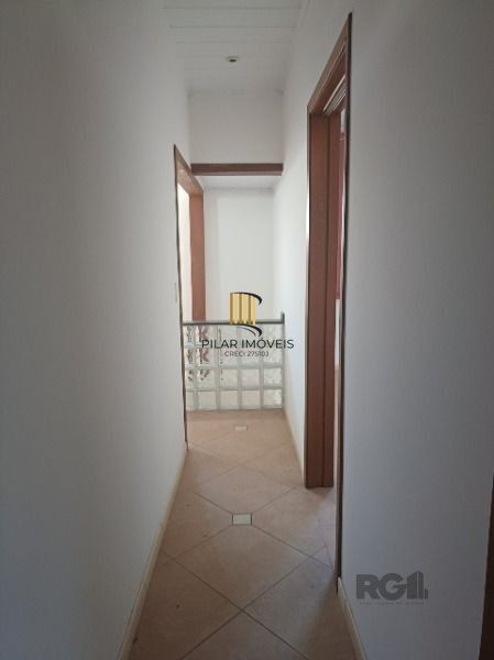 Casa em Porto Alegre, no bairro Restinga, com 4 dormitório(s), e 4 banheiros, à 