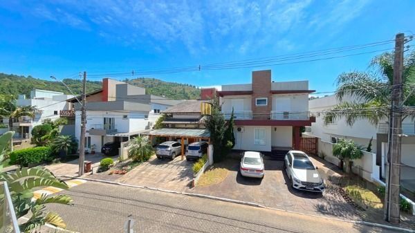 Casa em Porto Alegre, no bairro Aberta dos Morros, com 3 dormitório(s), e 3 banh