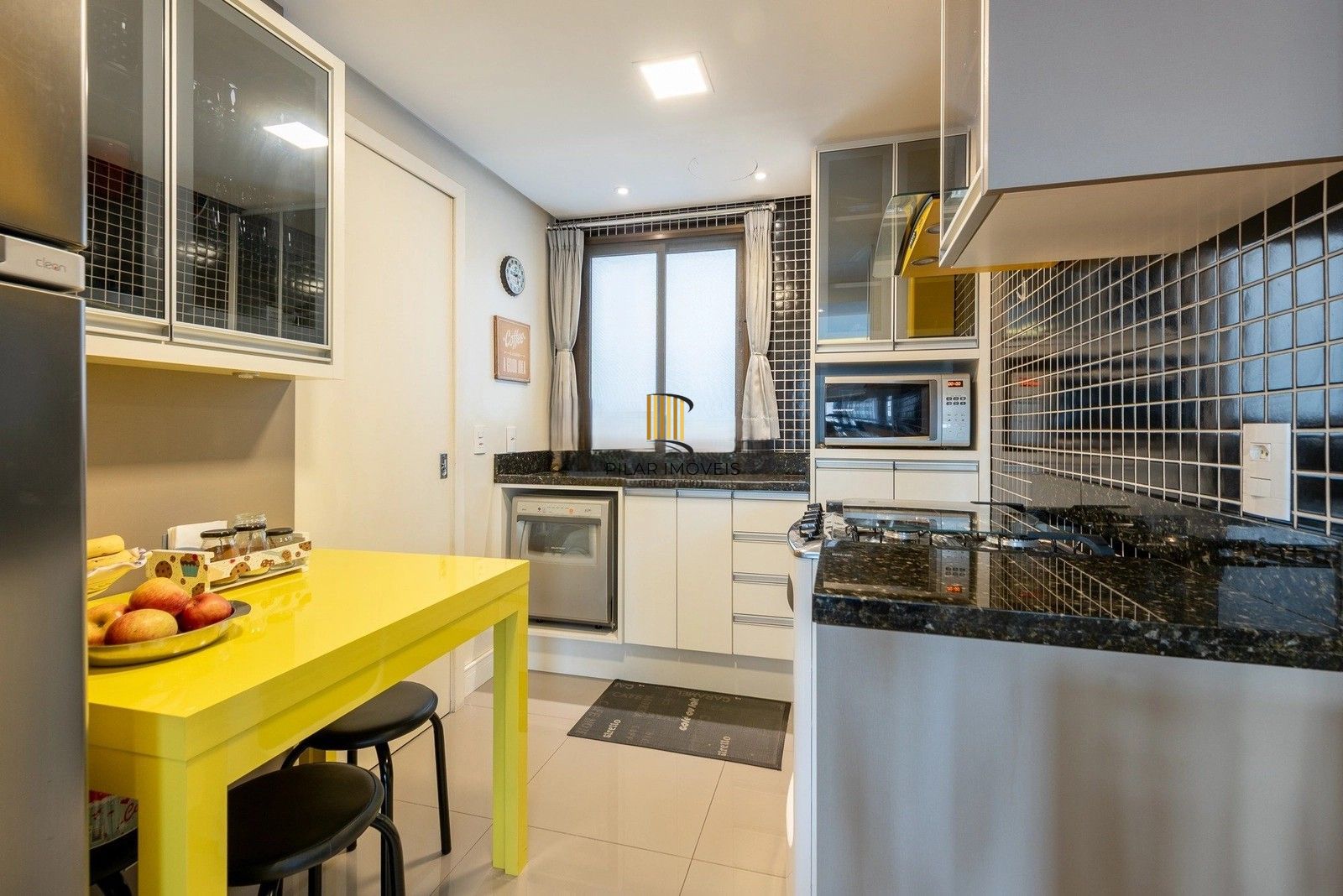 Menino Deus -apartamento 86,72m², 3 d, 1 suíte, 2 vagas- Infraestrutura completa