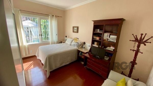 Casa em Porto Alegre, no bairro Vila Assunção, com 3 dormitório(s), e 3 banheiro