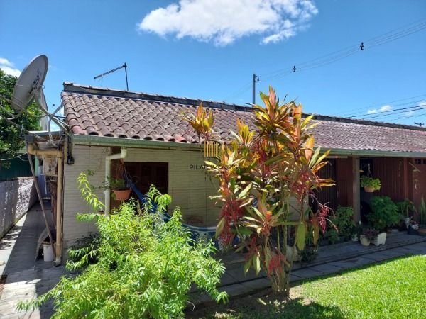 Casa em Porto Alegre, no bairro Belém Novo, com 4 dormitório(s), e 4 banheiros, 