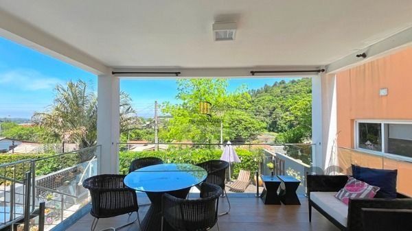 Casa em Porto Alegre, no bairro Aberta dos Morros, com 3 dormitório(s), e 3 banh