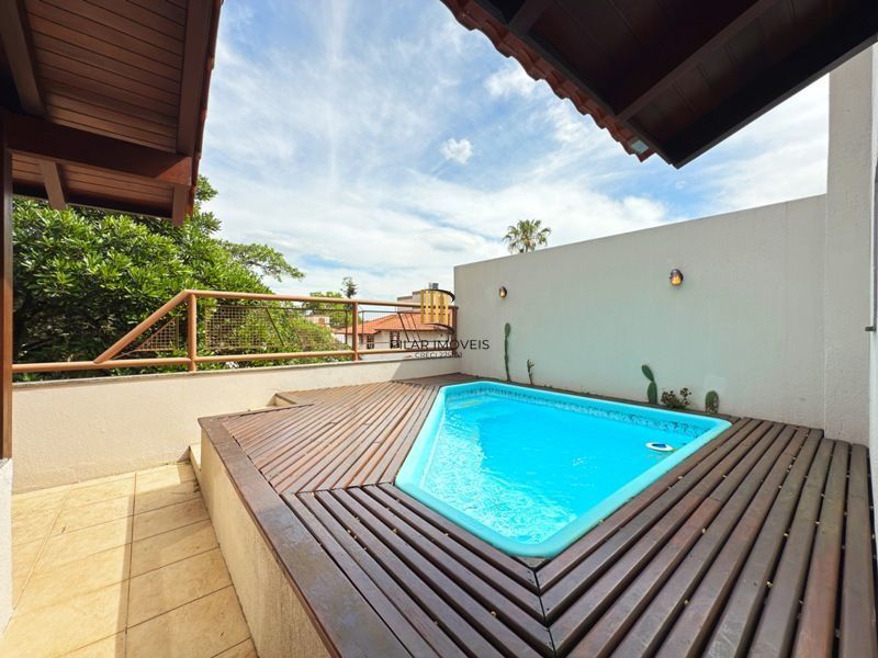 Linda Residência com 3 dormitórios sendo 1 suíte no Jardim Isabel.