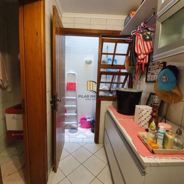 Residência c/ 185m², 3 dormitórios, sendo 1 suites, 2 vagas - Bahamas