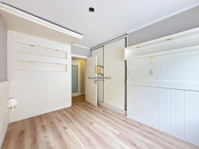 Linda Residência em Condomínio Fechado no Bairro Pedra Redonda.