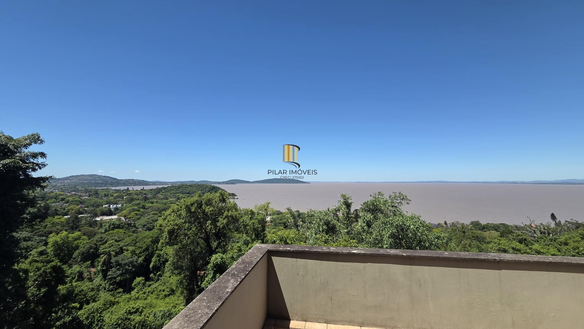 Belíssima residência com 4 dormitórios, 2 suítes com closet e vista deslumbrante para o lago Guaíba.