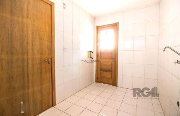 Apartamento em Porto Alegre, no bairro Medianeira, com 2 dormitório(s), e 2 banh