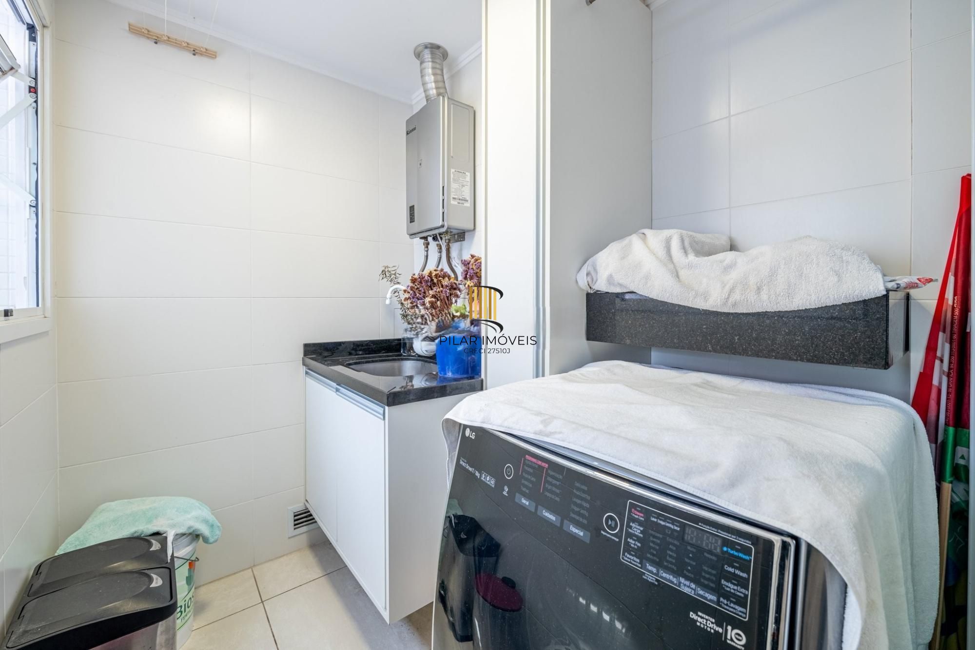 Apartamento Garden com 3 dormitórios, 1 suíte e 3 vagas, no coração do bairro Menino Deus!
