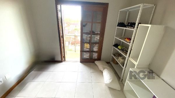 Apartamento em Porto Alegre, no bairro Hípica, com 2 dormitório(s), e 2 banheiro