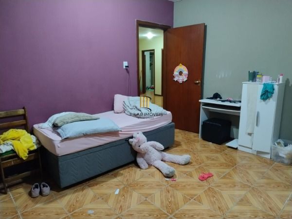 Casa em Porto Alegre, no bairro Vila Nova, com 4 dormitório(s), e 4 banheiros, à