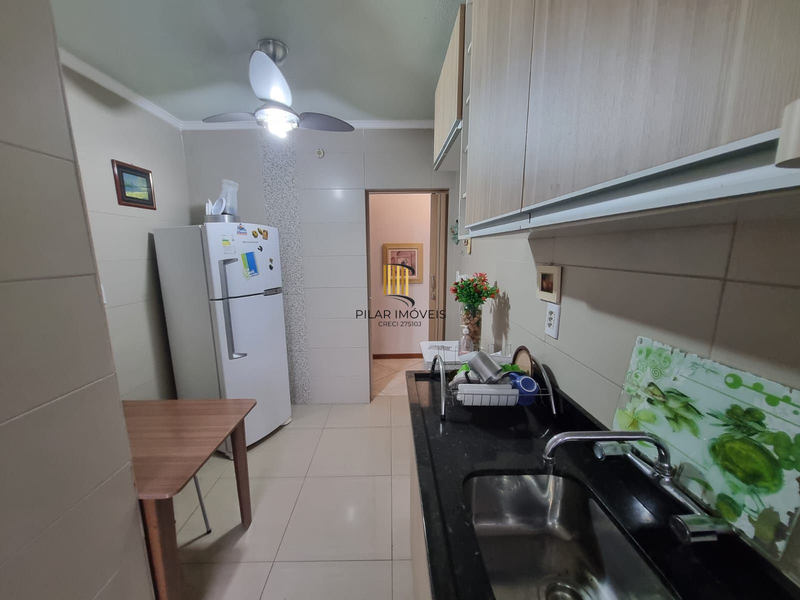 Apartamento em Porto Alegre, no bairro Tristeza, com 2 dormitório(s), e 2 banhei