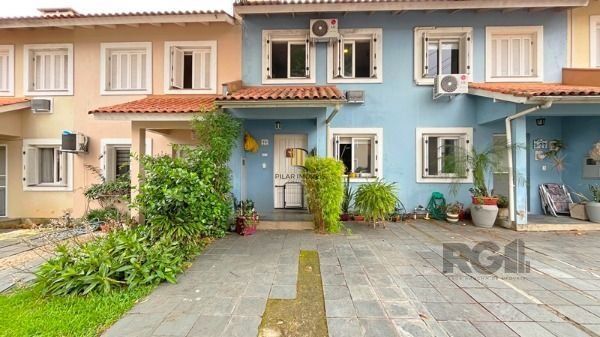 Casa em Porto Alegre, no bairro Cavalhada, com 2 dormitório(s), e 2 banheiros, à