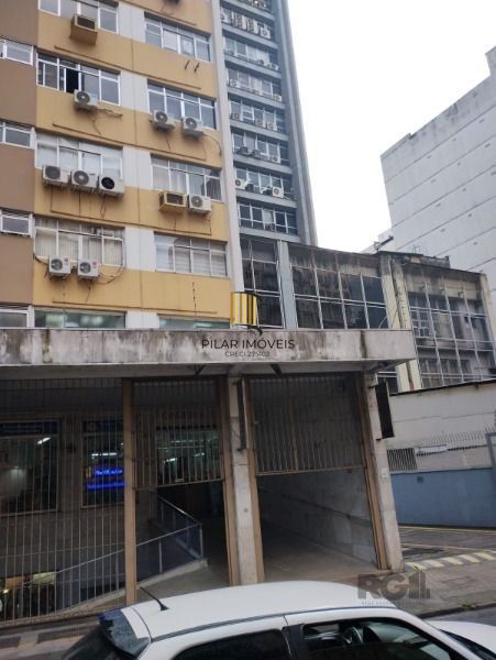 Conjunto/Sala em Porto Alegre, no bairro Centro Histórico, e 0 banheiros, à vend