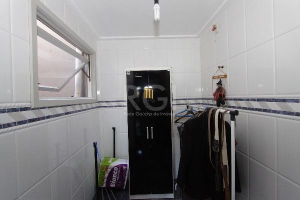 Casa para Venda - 300m², 2 dormitórios, sendo 1 suites, 8 vagas - Nonoai