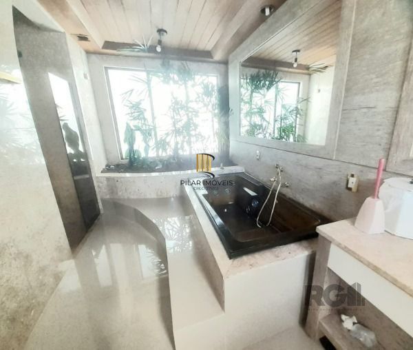 Casa Comercial em Porto Alegre, no bairro Tristeza, à venda.