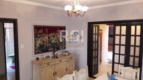 Casa para Venda - 190m², 3 dormitórios, sendo 1 suites, 2 vagas - Cavalhada