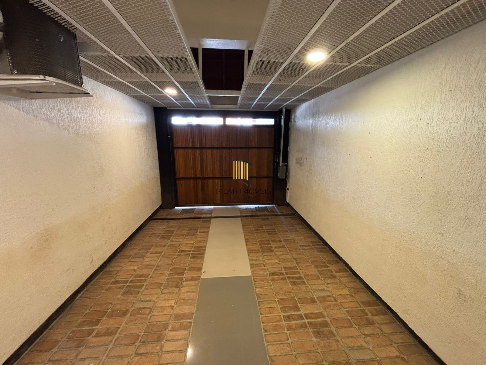 Resodência com 4 dormitórios em condomínio com Energia Solar Privativa.