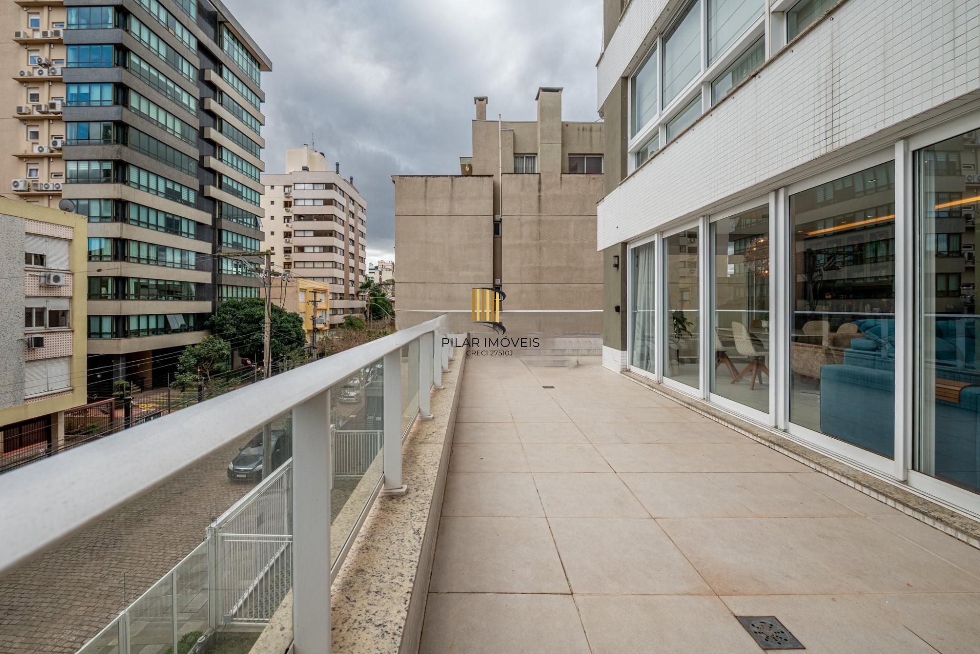 Apartamento Garden com 3 dormitórios, 1 suíte e 3 vagas, no coração do bairro Menino Deus!