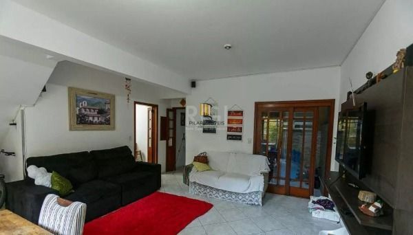 Casa em Porto Alegre, no bairro Cavalhada, com 5 dormitório(s), e 5 banheiros, à