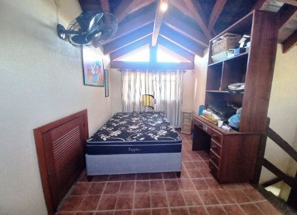 Casa em Porto Alegre, no bairro Ipanema, com 3 dormitório(s), e 3 banheiros, à v