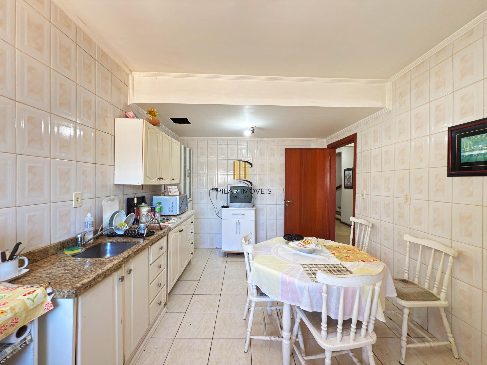 Casa para Venda - 190m², 3 dormitórios, sendo 1 suites, 3 vagas - Nonoai