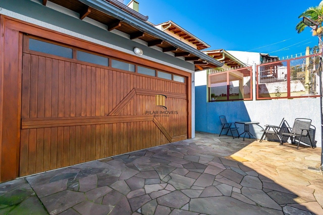 Excelente casa com 158,9m2 de área privativa, 3 dormitórios, 1 suíte, e 2 vagas.