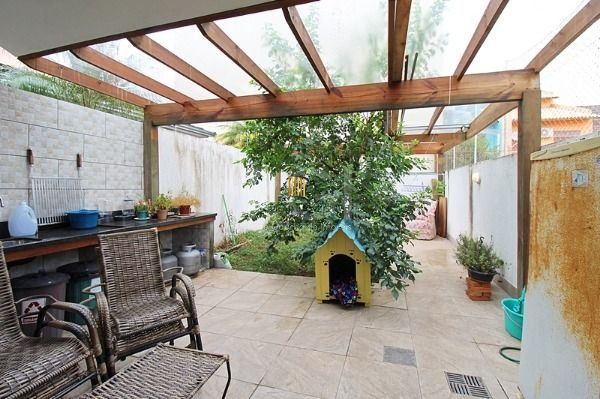 Casa em Porto Alegre, no bairro Espírito Santo, com 3 dormitório(s), à venda.