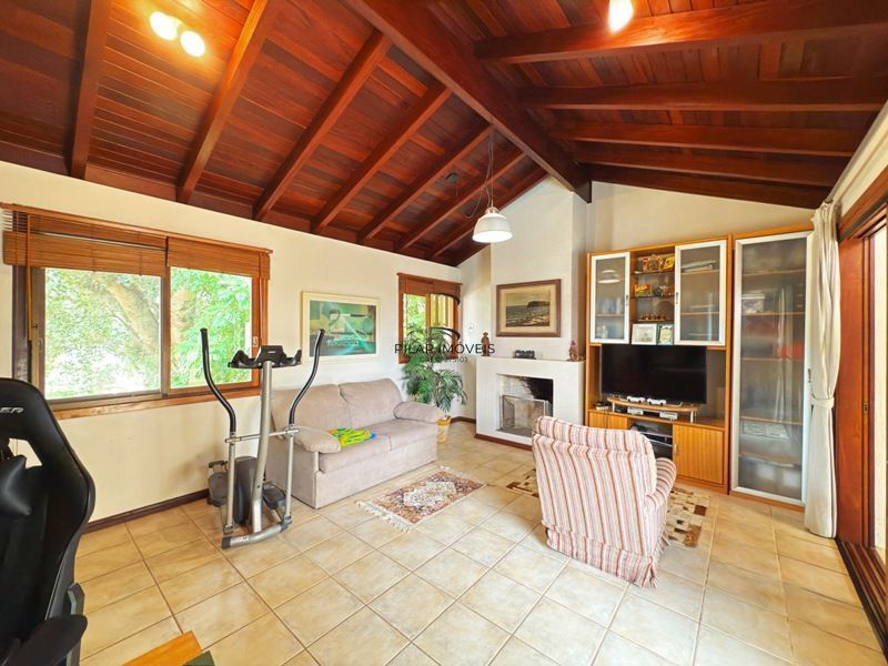 Linda Residência com 3 dormitórios sendo 1 suíte no Jardim Isabel.