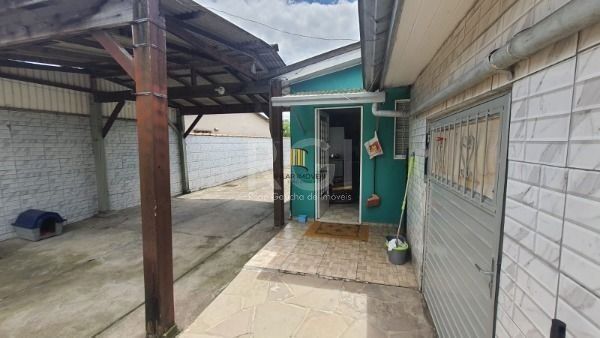 Casa para Venda - 220m², 4 dormitórios, 3 vagas - Restinga