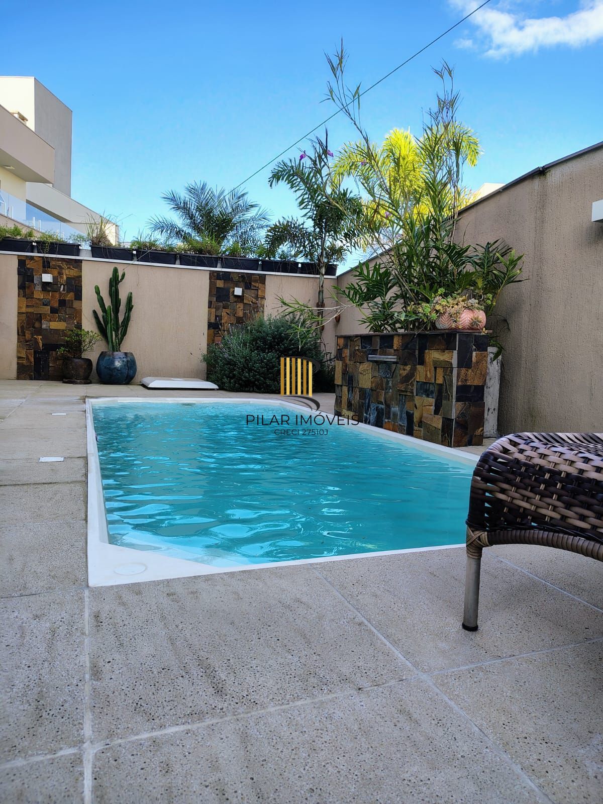 Espetacular Casa de Condomínio com 3 suítes, Piscina com aquecimento