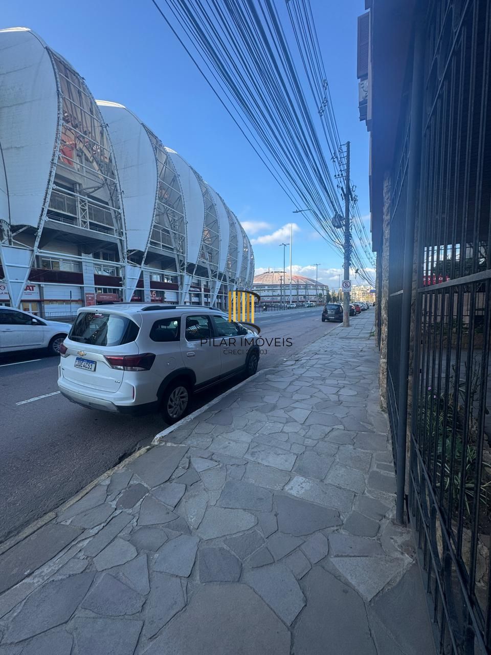 Em frente ao estádio beira Rio, apartamento 2 D , com 79m²,semi mobiliado.