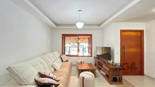 Casa em Porto Alegre, no bairro Tristeza, com 3 dormitório(s), e 3 banheiros, à 