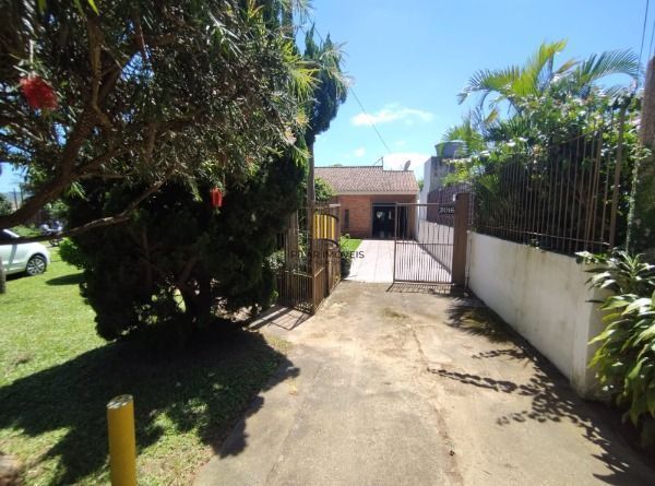 Casa em Porto Alegre, no bairro Vila Nova, com 2 dormitório(s), e 2 banheiros, à