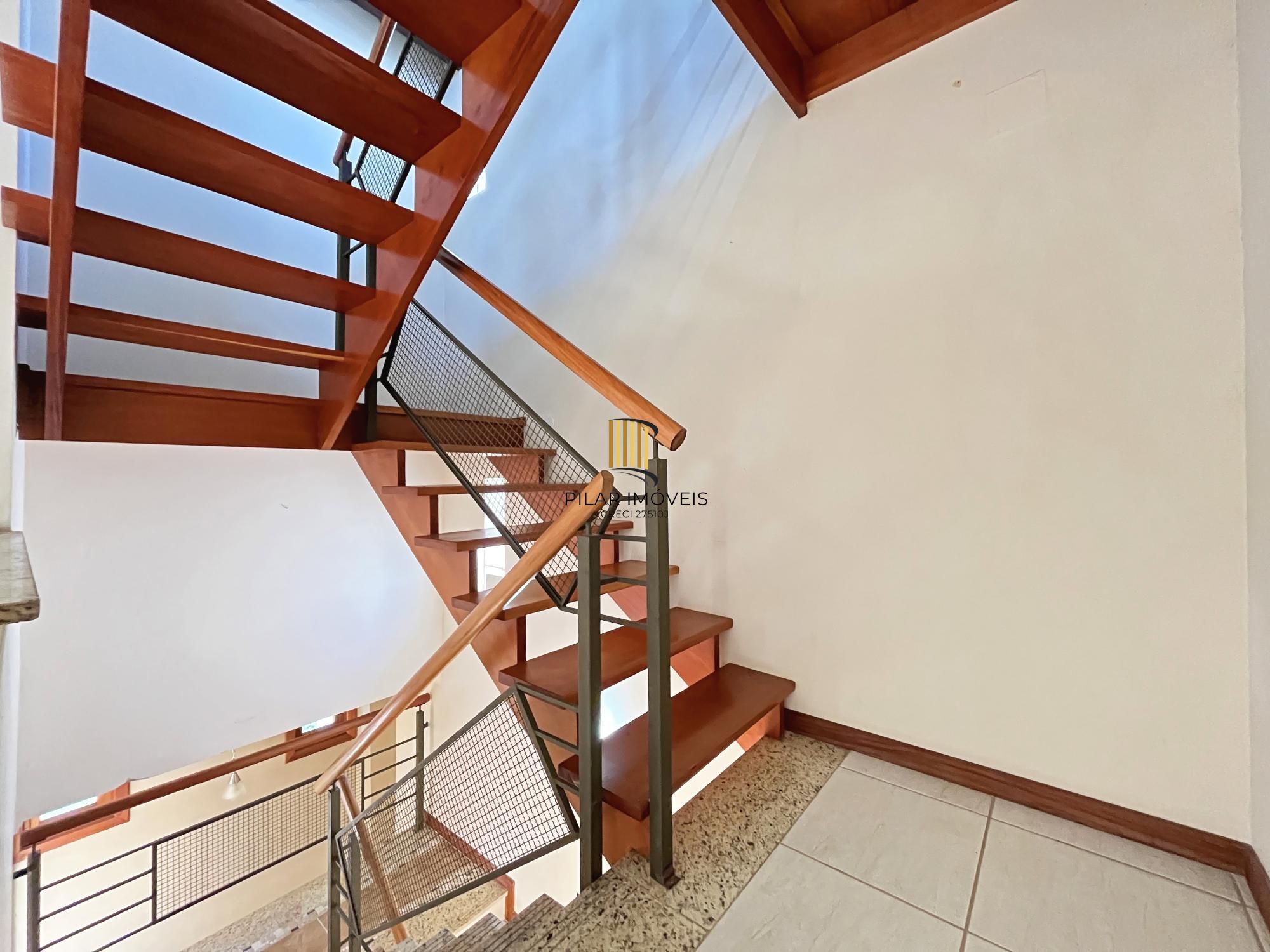 Casa em Condomínio no Jardim Isabel com 270m², 3 dormitórios, 4 vagas