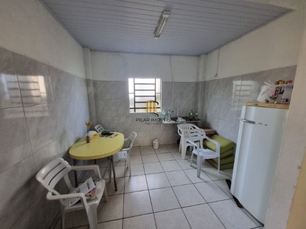 Casa em Porto Alegre, no bairro Vila Nova, com 1 dormitório(s), e 1 banheiros, à