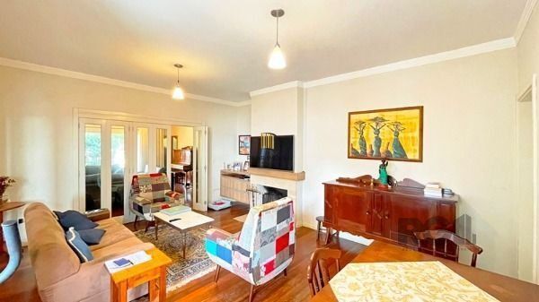 Casa em Porto Alegre, no bairro Ipanema, e 0 banheiros, à venda.